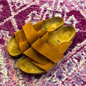 ***LIKE NEW*** Birkenstock Kyoto Slides in Tan Suede